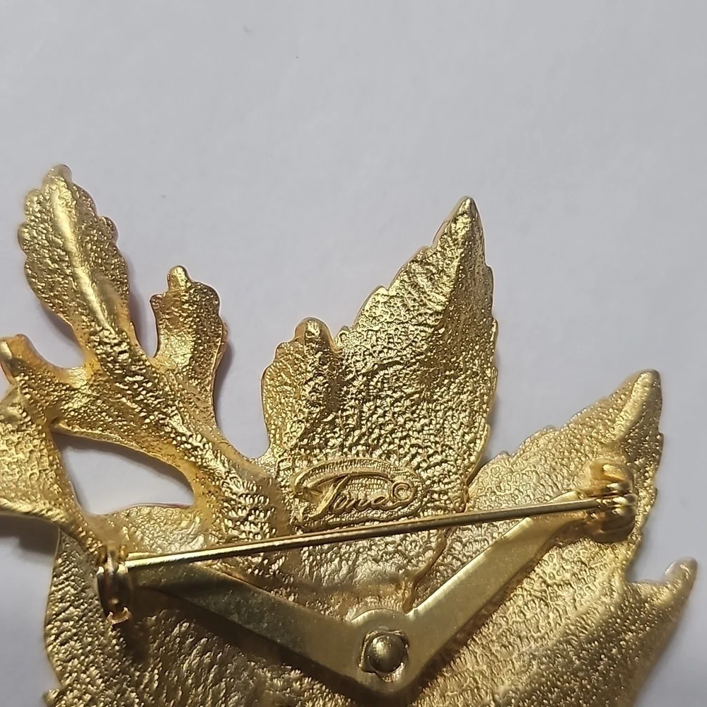 Jonathan Large Fall Brooch
